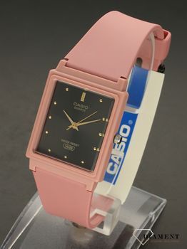 Zegarek damski Casio Classic różowy MQ-38UC-4AER. W zegarku zastosowano trwały pasek, który wykonano z wysokiej jakości gumy w kolorze różowym. Mechanizm japoński mieści się w plastikowej, wytrzymałej kopercie o klasycznym   (3).jpg