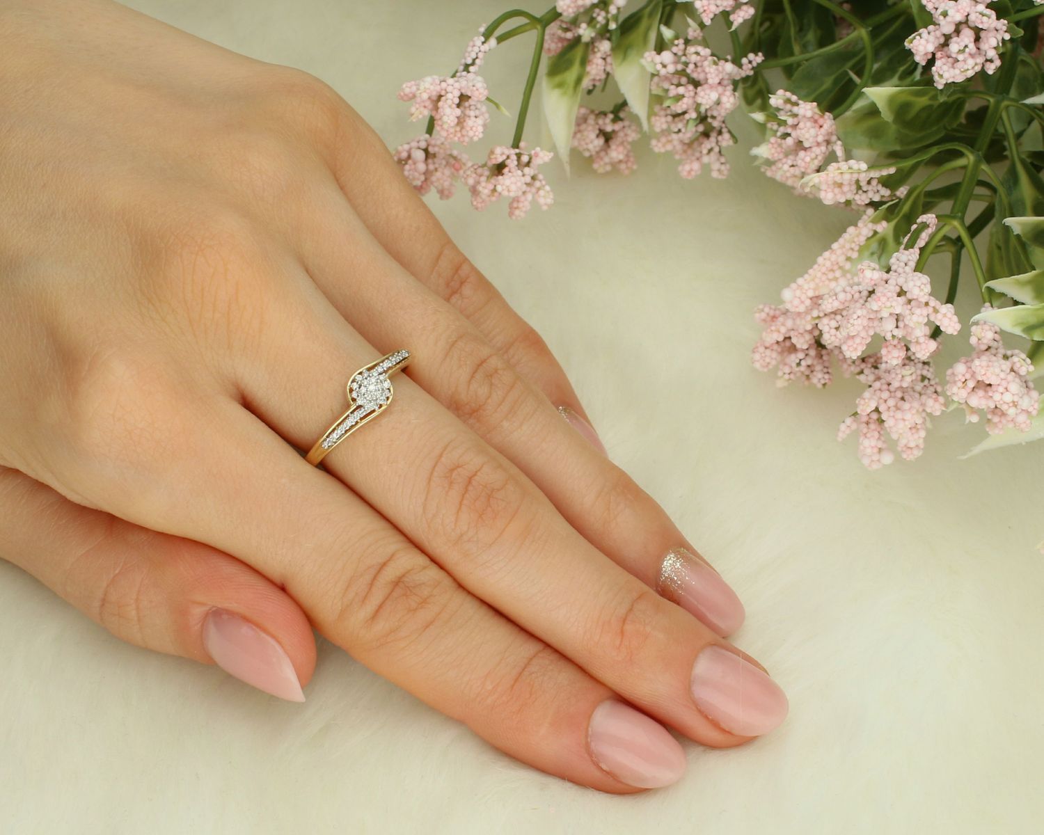 Pierścionek damski bogato zdobiony diamentami, złota biżuteria z 35 Diamentami rozmiar 15 MR29980Y.jpg