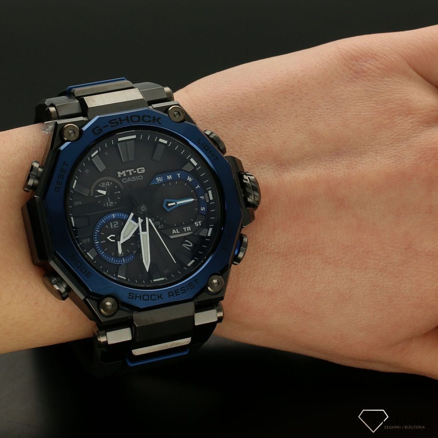 Zegarek męski Casio MT-G Dual Core Guard Bluetooth Solar MTG-B200B-1A2ER.jpg