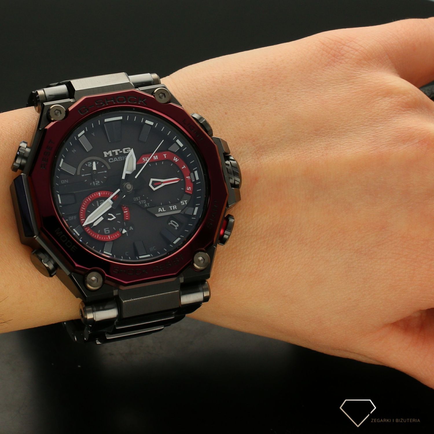 Zegarek męski Casio G-SHOCK MT-G Dual Core Guard Bluetooth Solar MTG-B2000BD-1A4ER.jpg