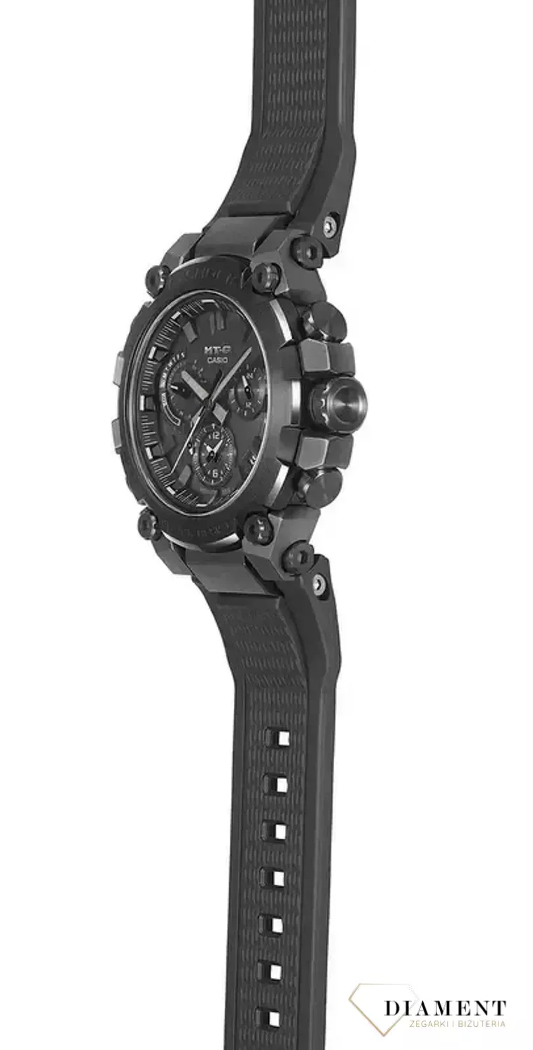 Zegarek męski G-SHOCK Casio Metal Twisted G - Dual Core Guard MTG-B3000B-1AER.  Zegarki G-shock wyposażony jest w touch solarsolar powered. Cyferblat zegarka jest panelem słonecznym, który generuje energię elektryczną ze światła słoneczneg.webp