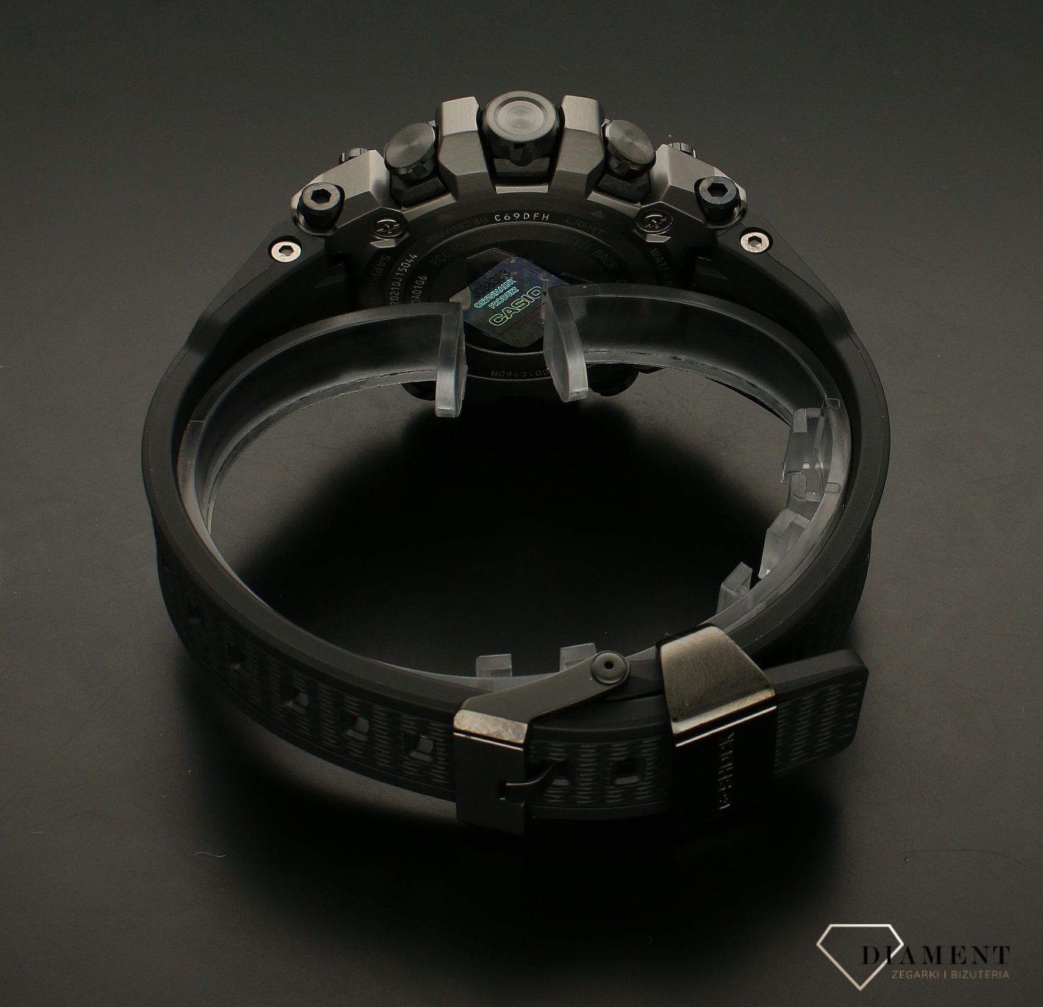 Zegarek męski G-SHOCK Casio Metal Twisted G - Dual Core Guard MTG-B3000B-1AER.  Zegarki G-shock wyposażony jest w touch solarsolar powered. Cyferblat zegarka jest panelem słonecznym, który generuje energię elektryczną ze światła słoneczneg.webp