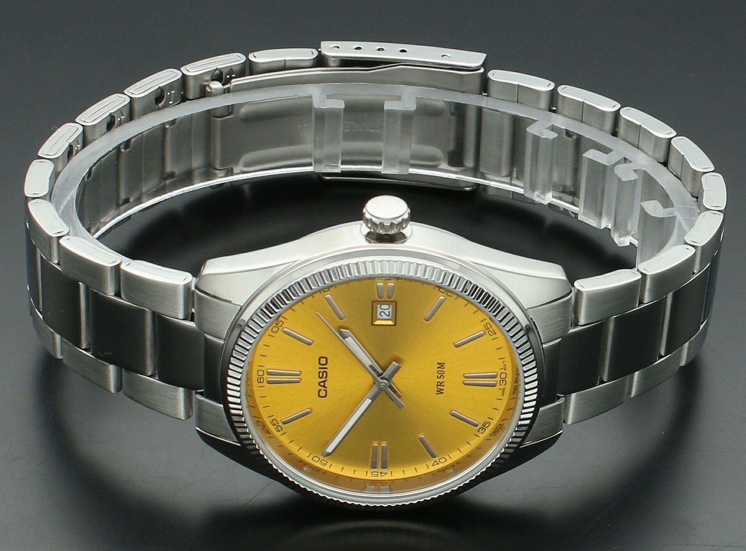 Zegarek męski Casio Timeless Collection żółty MTP-1302PD-9AVEF. Klasyczny zegarek srebrny Casio z kolorową tarczą. Zegarek z żółtą tarczą. Zegarek Casio na prezent. Zegarek dla mężczyzny z żółtą tarczą..jpg