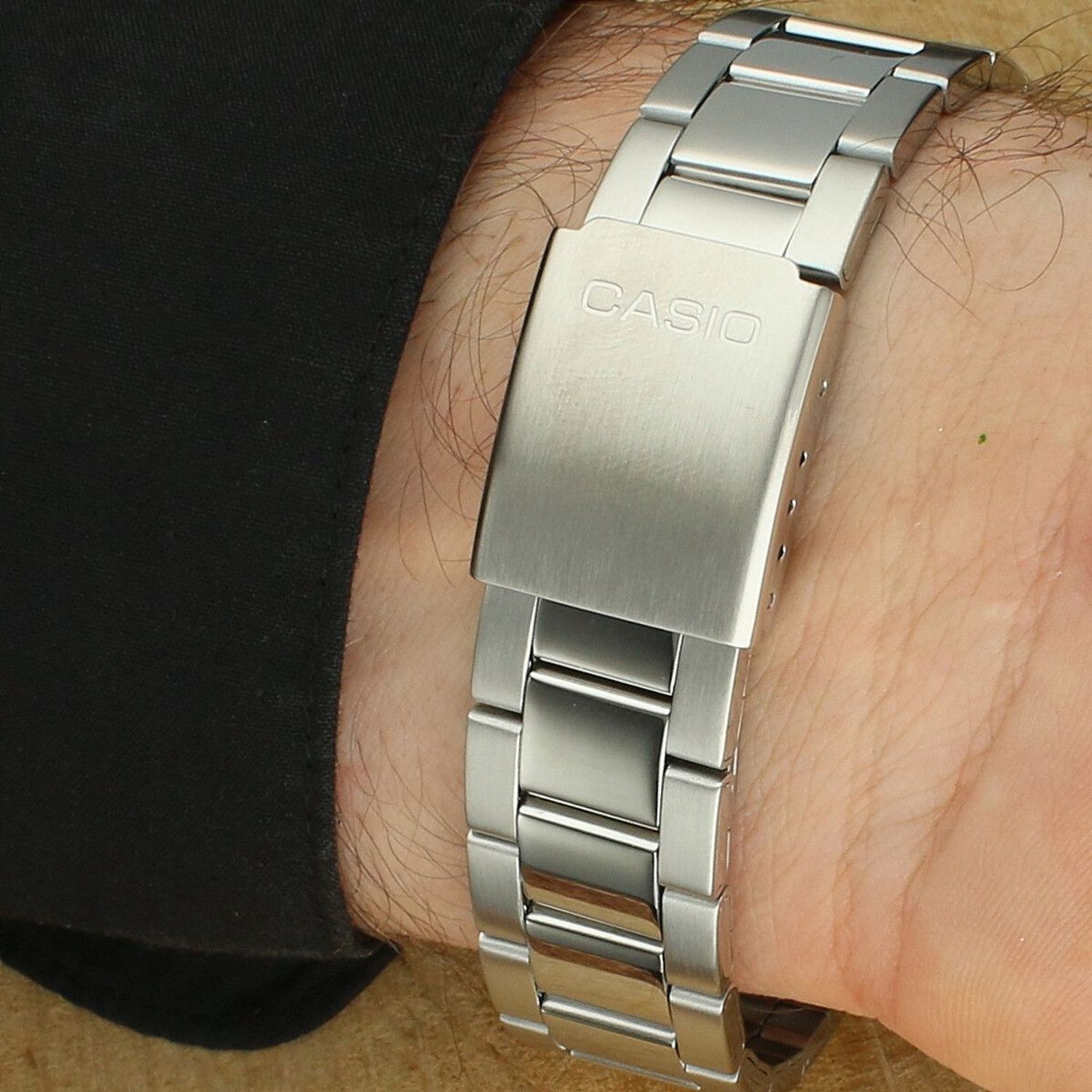 Zegarek męski Casio Classic MTP-1303PD-2AVEG – niebieska tarcza, stalowa bransoleta, kwarcowy.jpg