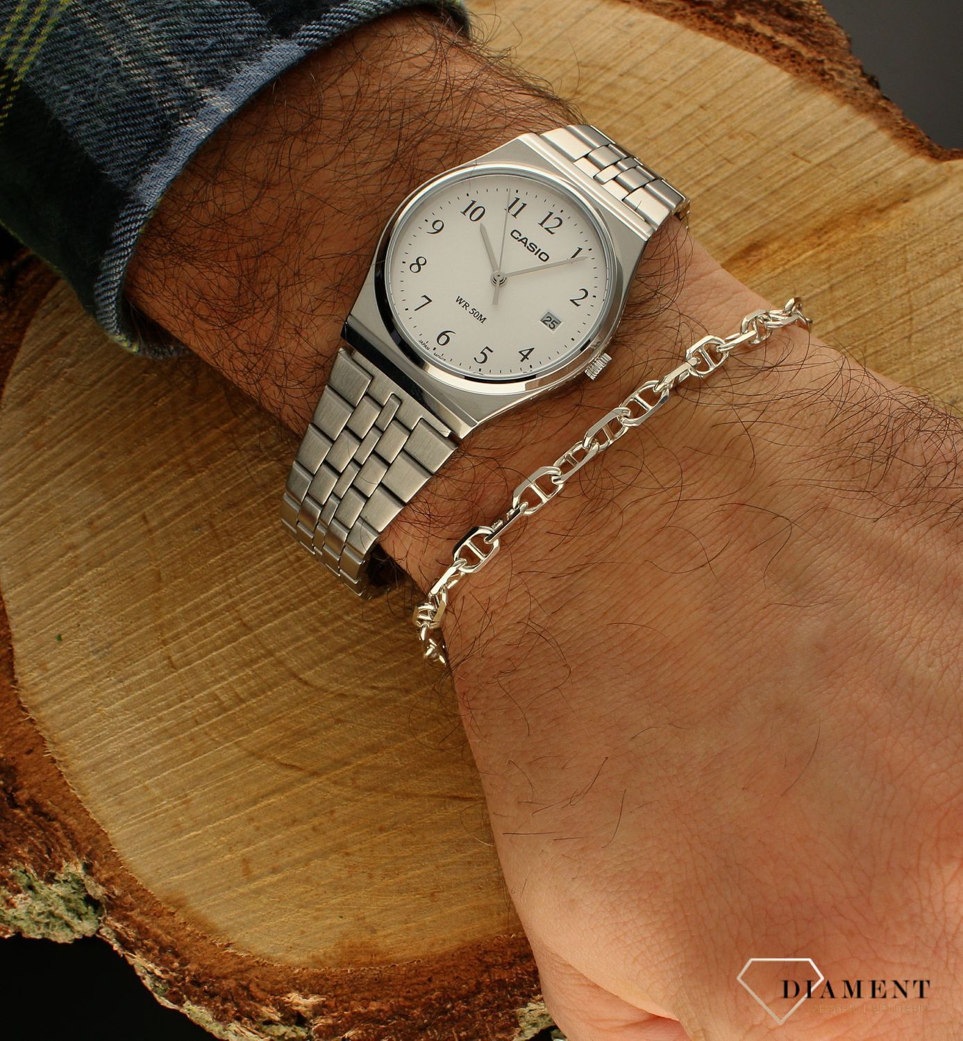 Zegarek męski Casio Classic na bransolecie MTP-B145D-7BVEF. Męski zegarek Casio. Męski zegarek klasyczny na bransolecie. Męski zegarek z wyraźną tarczą. Męski zegarek idealny na prezent dla mężczyzny..jpg