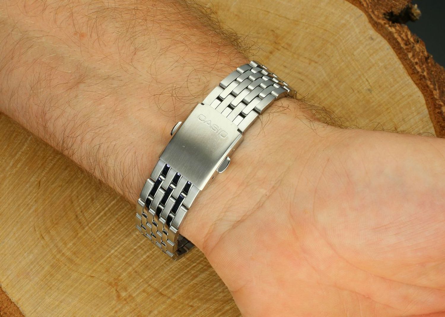 Zegarek Casio MTP-B190D-7BVEF – Zegarek Męski Kwarcowy z Białą Tarcza i Stalową Bransoletą.jpg