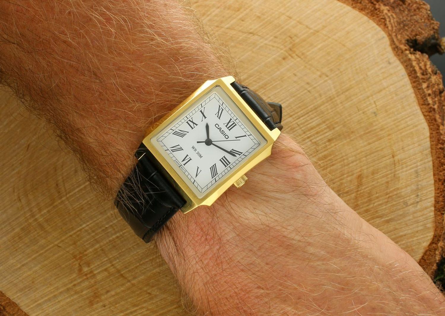 Zegarek Casio MTP-B190GL-7BVEF – Zegarek Męski Kwarcowy z Białą Tarcza i Skórzanym Paskiem.jpg