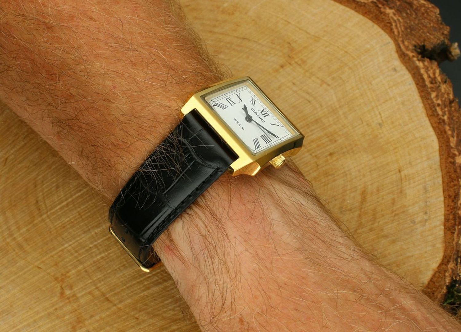 Zegarek Casio MTP-B190GL-7BVEF – Zegarek Męski Kwarcowy z Białą Tarcza i Skórzanym Paskiem.jpg