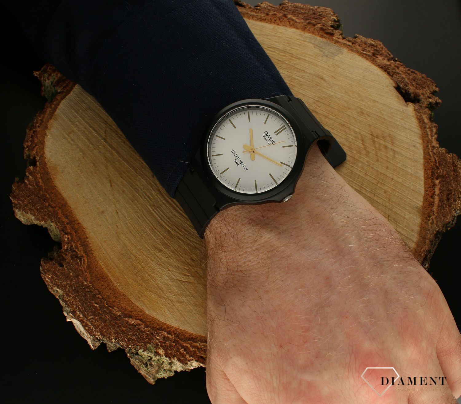 1 Zegarek Casio Classic MW-240-7E3VEF zegarek Casio Classic klasyczny. Zegarek Casio męski. Zegarek uniwersalny. Zegarek idealny na prezent. Pomysł na prezent dla faceta. Zegarek czarny Casio..jpg