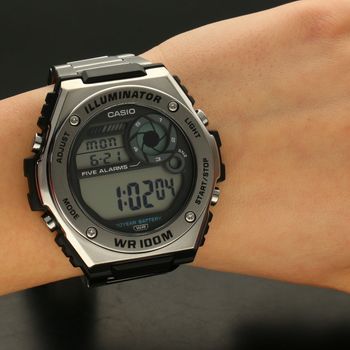 Zegarek męski Casio MWD-100HD-1BVEF.  Bardzo duża wodoszczelność - na poziomie 100m (10ATM) oznacza, że zegarek bez obaw może być zanurzany w wodzie . Męski zegarek sportowy idealny na prezent. Zegarek posiada funkcję alarmu. Model ten p.jpg