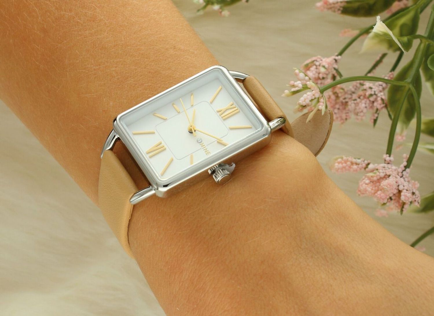 Zegarek MINET Siena MWL5417 – Damski zegarek srebrny z beżowym skórzanym paskiem.jpg