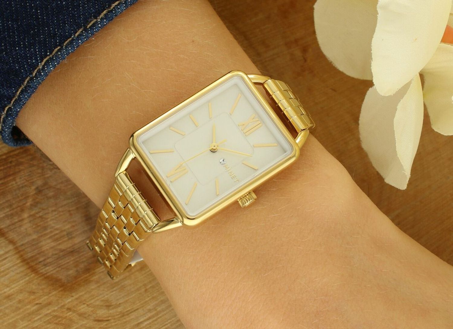 Odkryj MINET Siena – elegancki złoty zegarek damski z prostokątną kopertą i mechanizmem Citizen Miyota. Idealny do codziennego noszenia i na prezent.1.jpg