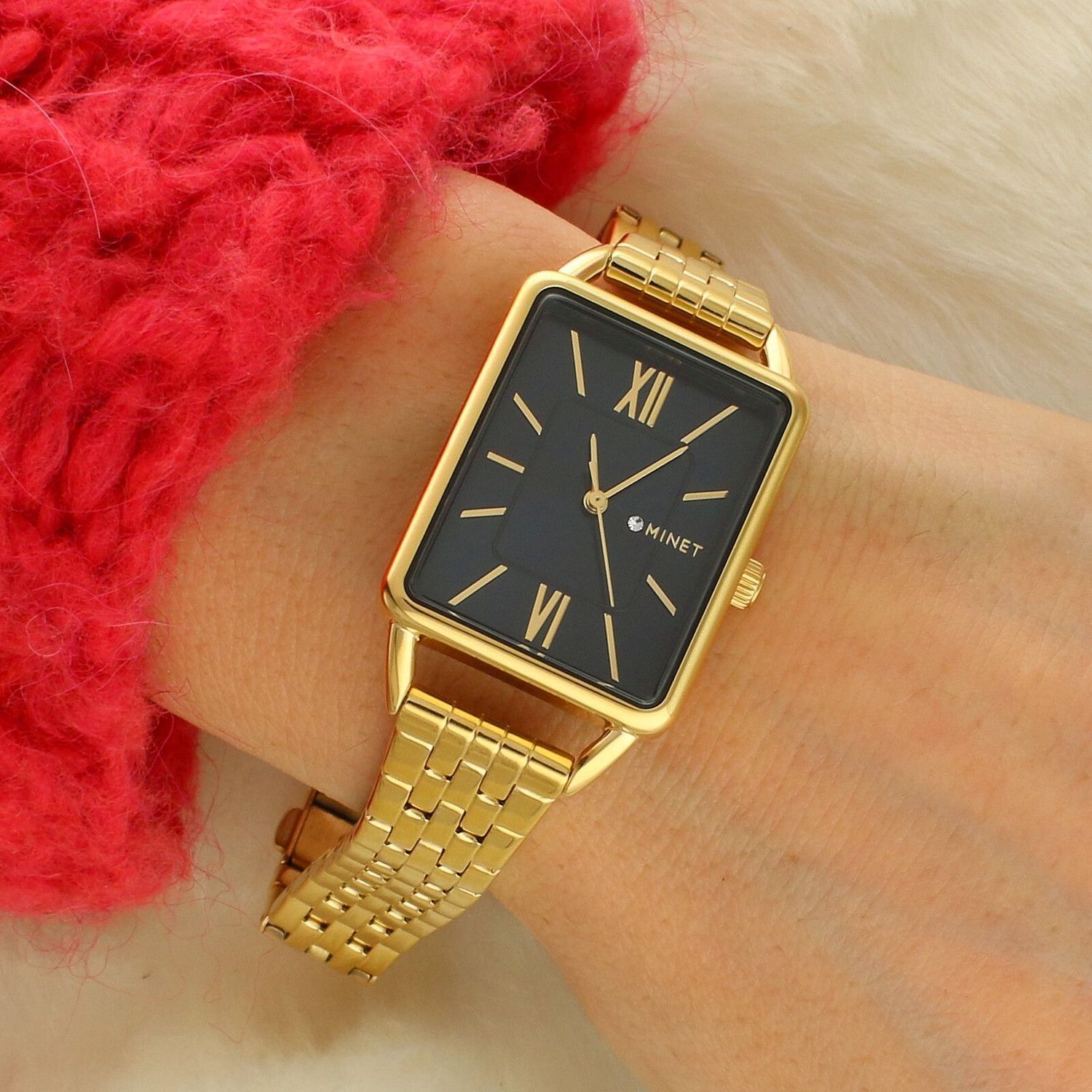 Minet MWL5423 to elegancki damski zegarek ze stali nierdzewnej z żółtym złoceniem i czarną tarczą z cyframi rzymskimi. Mechanizm kwarcowy Miyota, szkło mineralne, czeski kryształ, hipoalergiczna konstrukcja oraz wodoszcz12.jpg