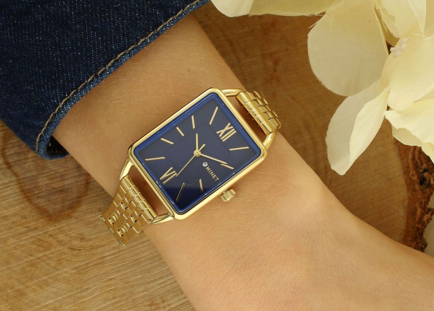 Odkryj MINET Siena – elegancki złoty zegarek damski z kwadratową kopertą i mechanizmem Citizen Miyota. Idealny do codziennego noszenia i na prezent.1.jpg
