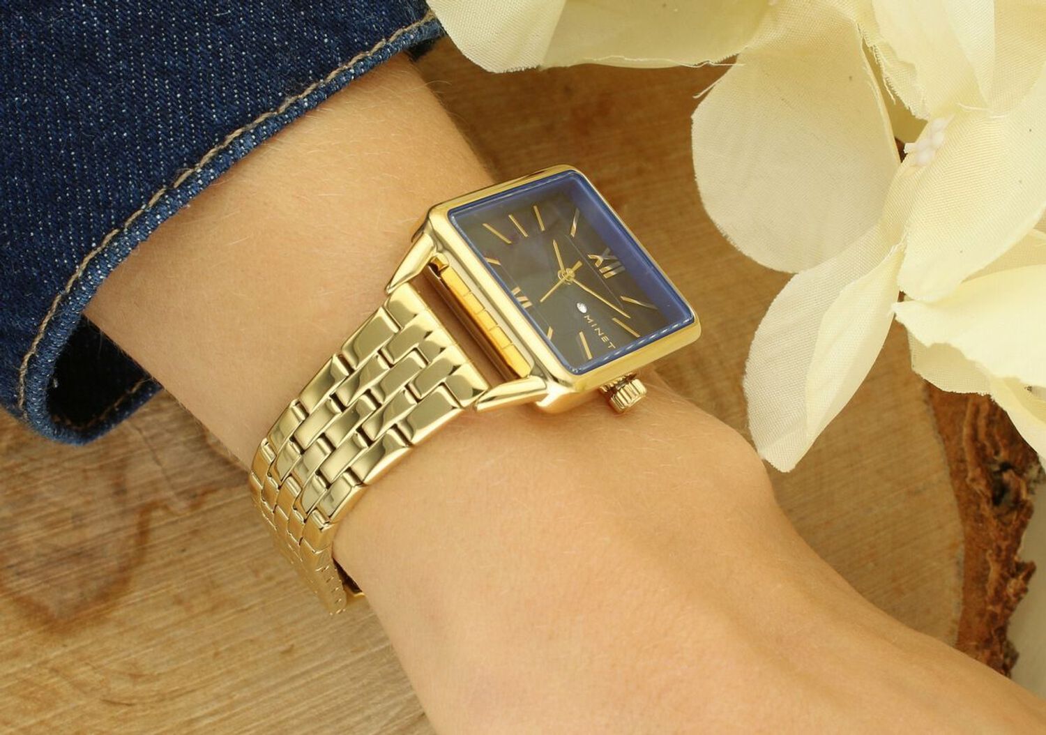 Odkryj MINET Siena – elegancki złoty zegarek damski z kwadratową kopertą i mechanizmem Citizen Miyota. Idealny do codziennego noszenia i na prezent.1.jpg