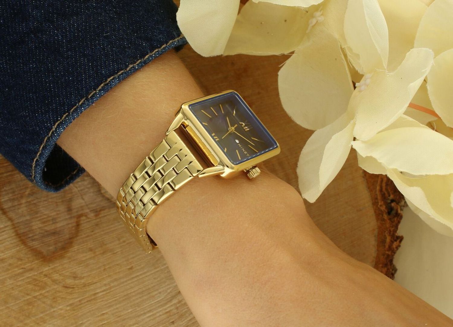 Odkryj MINET Siena – elegancki złoty zegarek damski z kwadratową kopertą i mechanizmem Citizen Miyota. Idealny do codziennego noszenia i na prezent.1.jpg