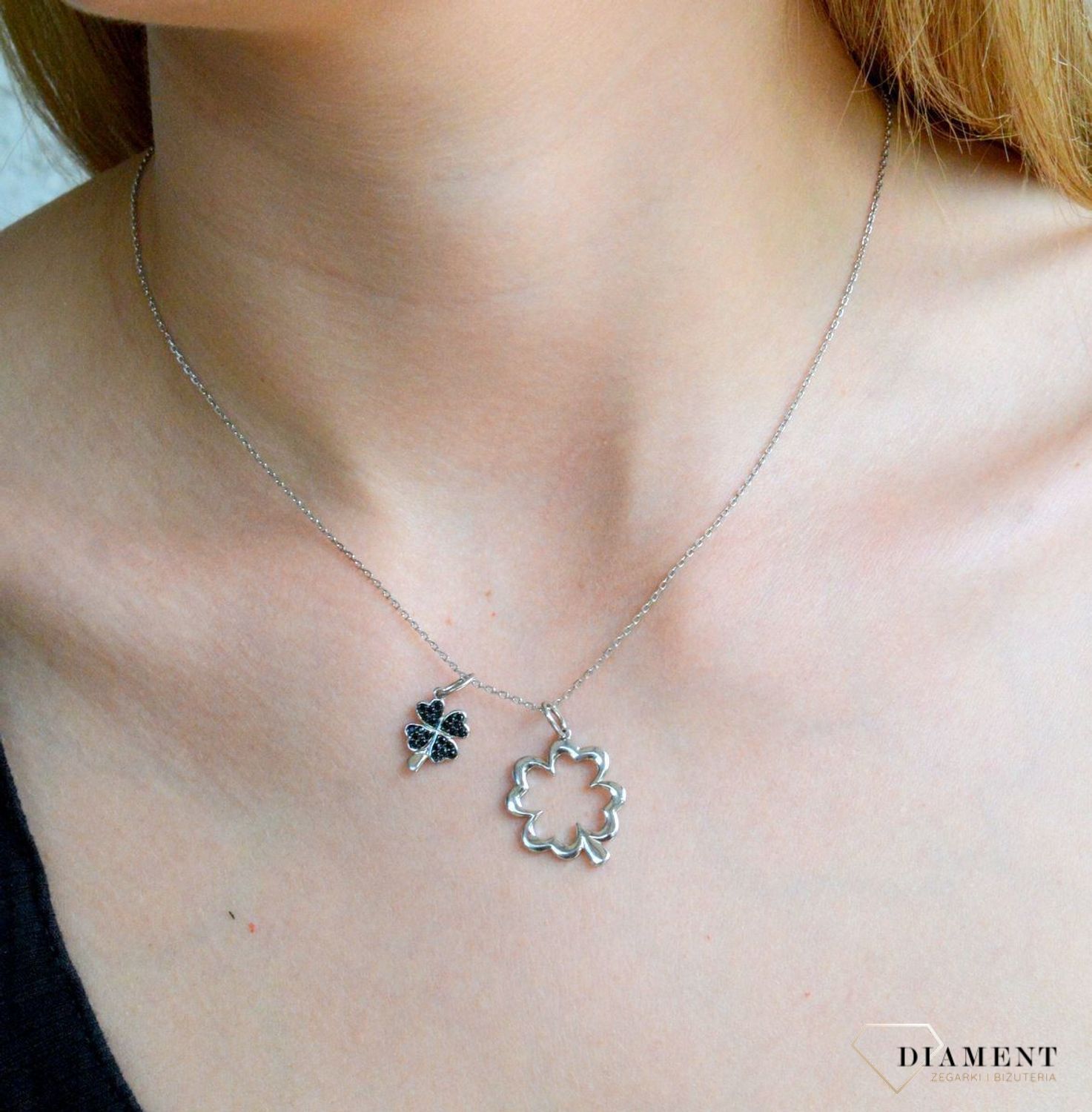 Srebrny naszyjnik celebrytka damskie 925 koniczynki NVI330068. Srebrny naszyjnik damski. Naszyjnik srebrny celebrytka. Srebrna celebrytka damska z zawieszkami. Srebrny naszyjnik celebrytka damska na prezent (1).jpg