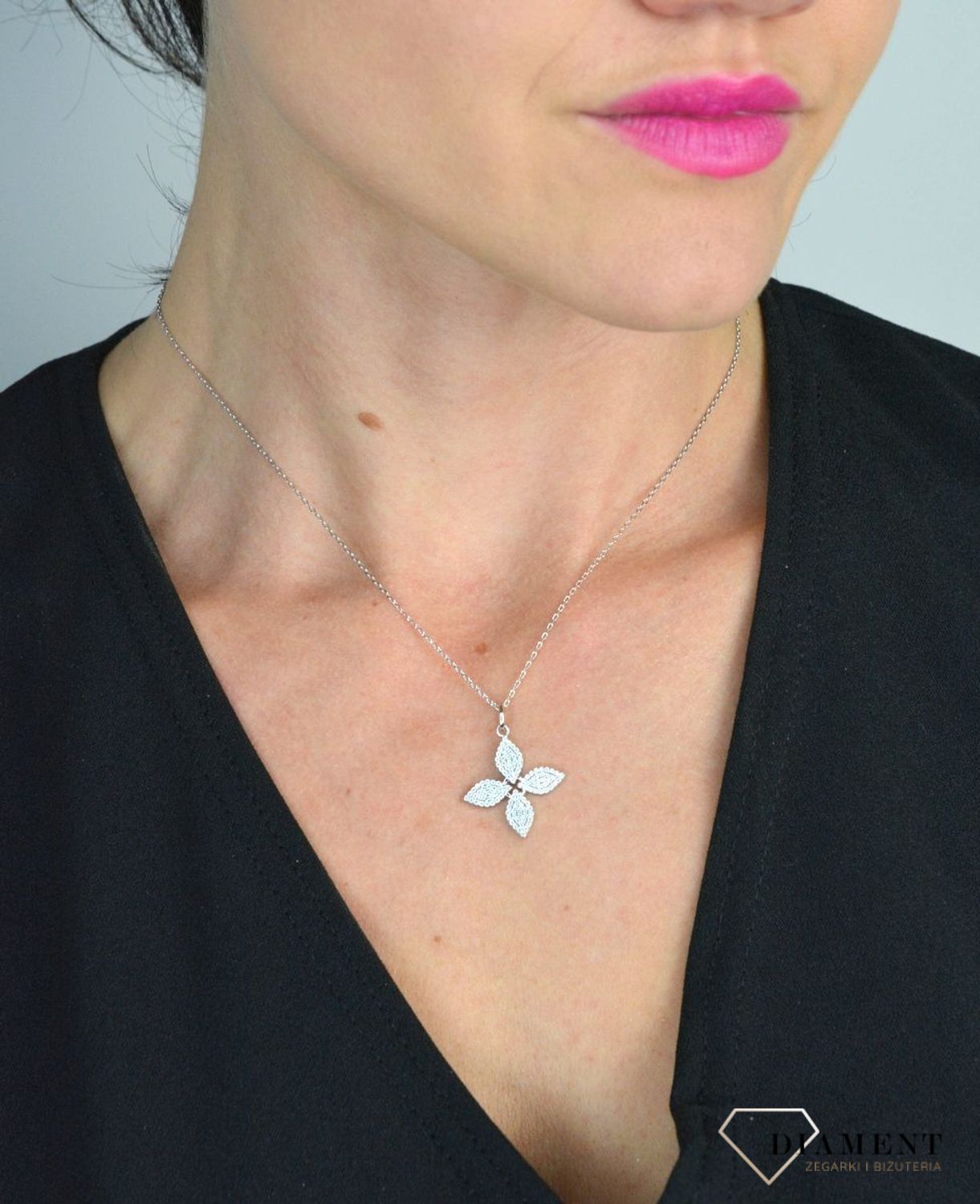 Srebrny naszyjnik kwiatek z cyrkonią NYB312085.jpg