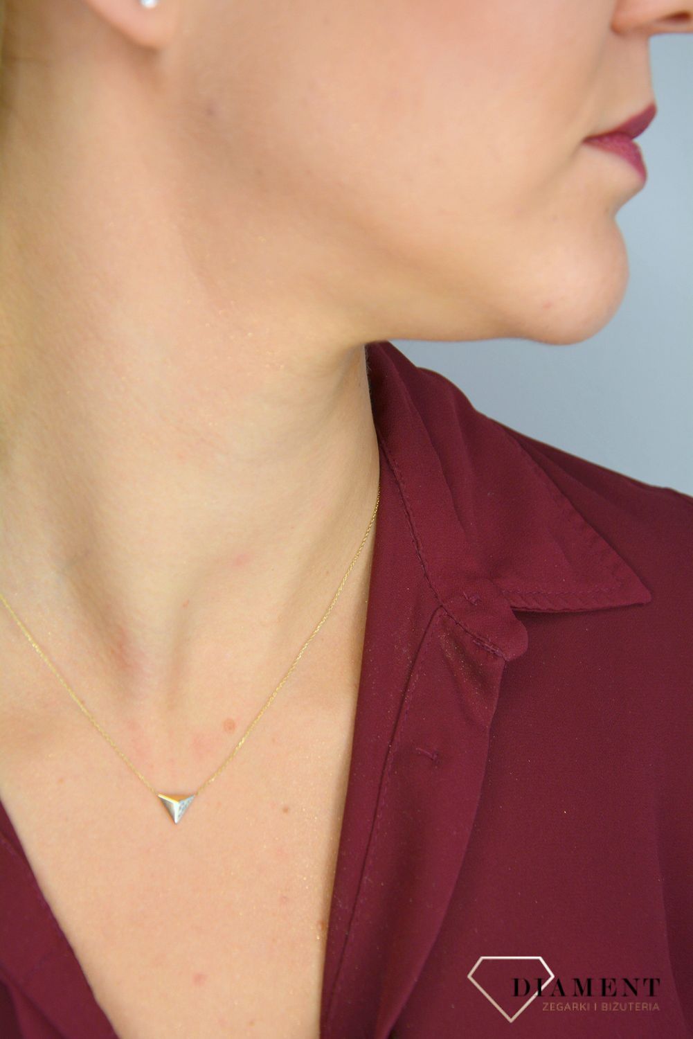 Złoty naszyjnik 375 'trójkąt z brylantem' 0660073497.jpg