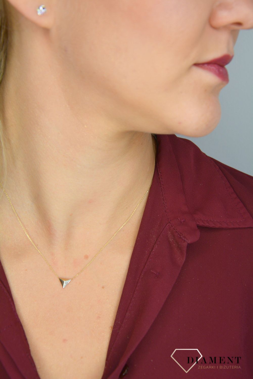 Złoty naszyjnik 375 'trójkąt z brylantem' 0660073497.jpg