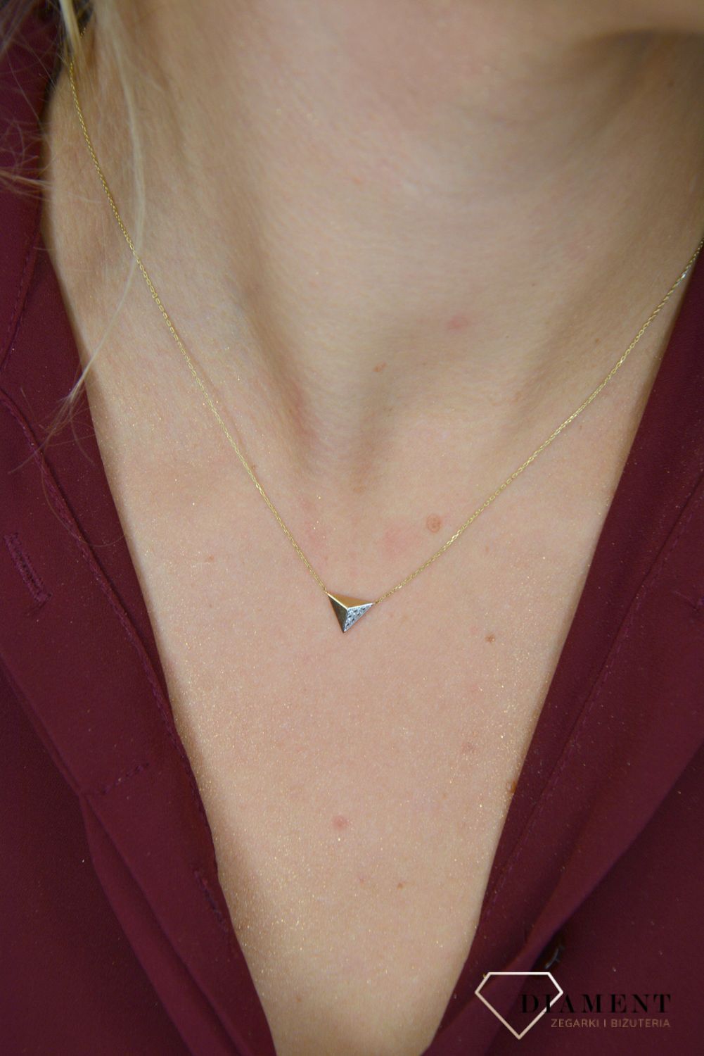 Złoty naszyjnik 375 'trójkąt z brylantem' 0660073497.jpg