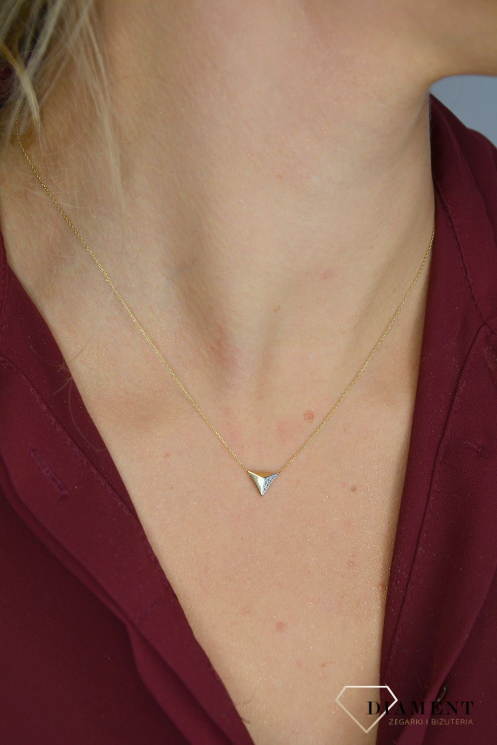 Złoty naszyjnik 375 'trójkąt z brylantem' 0660073497.jpg