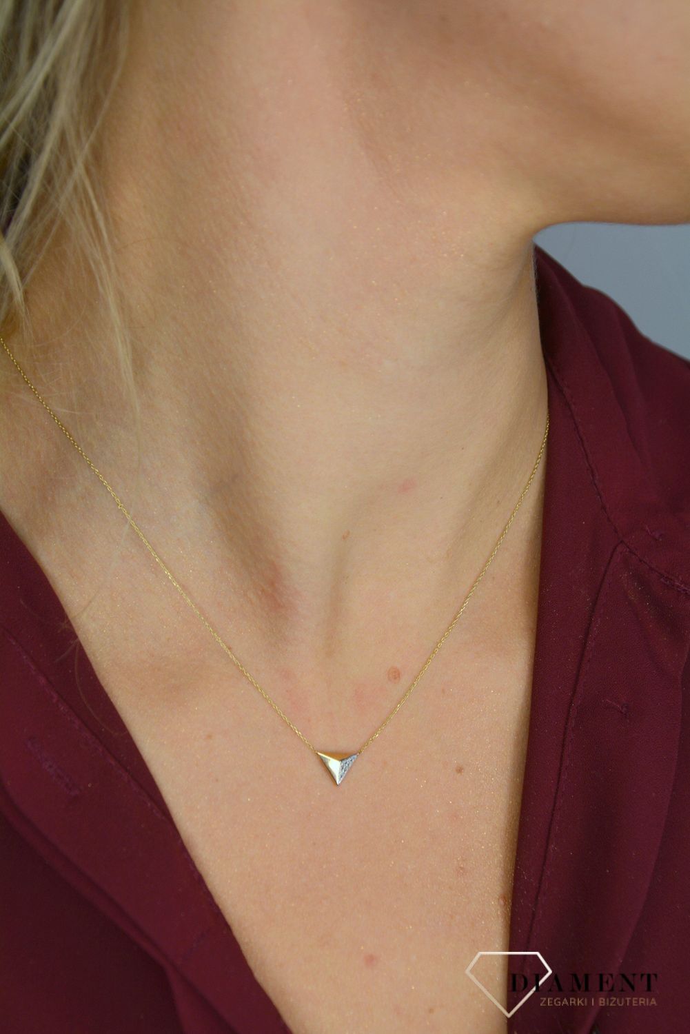 Złoty naszyjnik 375 'trójkąt z brylantem' 0660073497.jpg