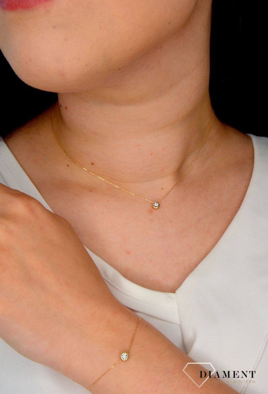 zloty-naszyjnik-celebrytka-585-z-diamencikiem-0800030124.-delikatny-zloty-naszyjnik-wykonany-z-proby-585-z-wisiorkiem-w-ksztalcie-niewielkiego-koleczka-w-formie-diamenciku.jpg