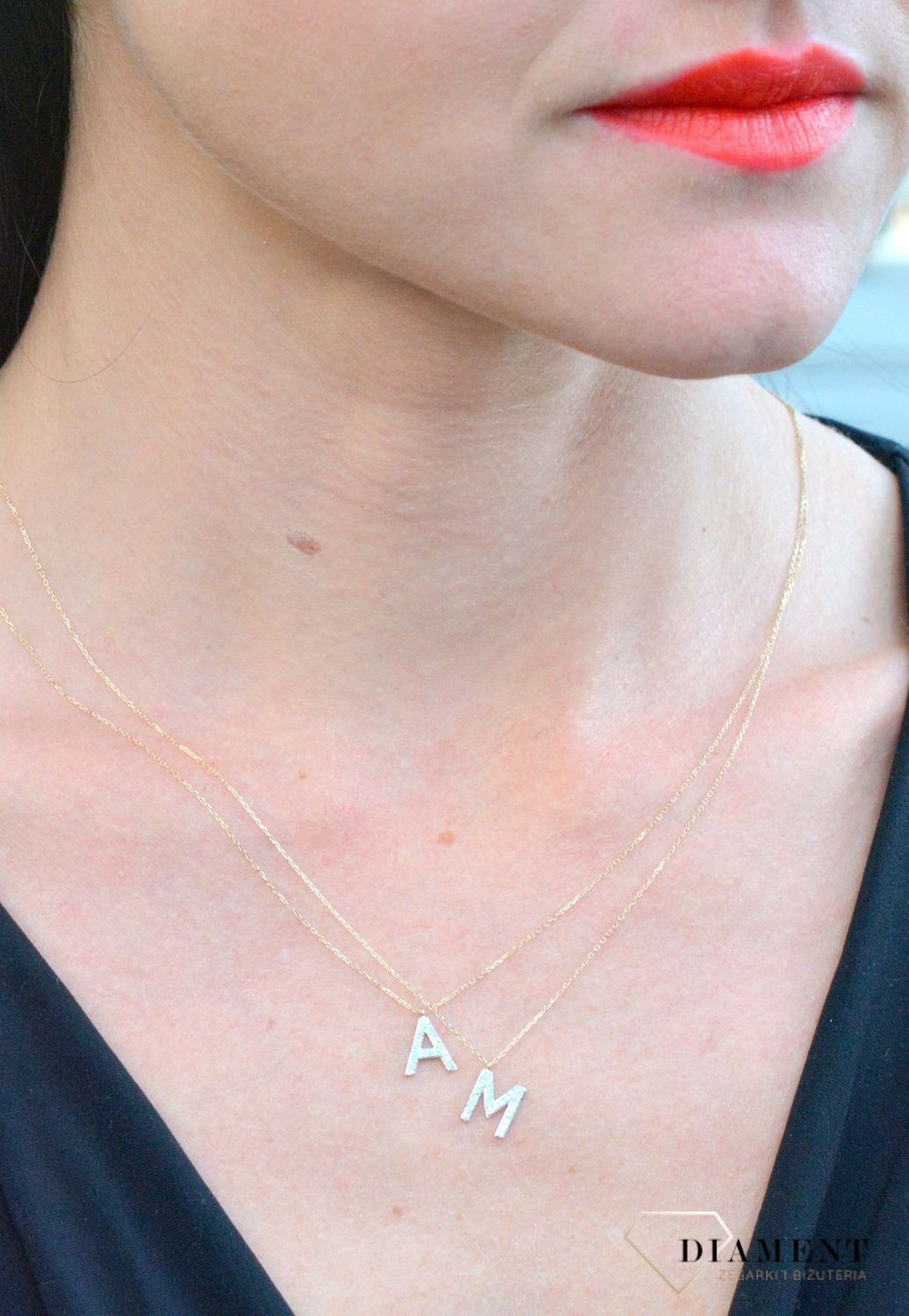 Złoty naszyjnik DIAMENT celebrytka 585 literka A, diamenty N09108 Y C. Złoty naszyjnik celebrytka z modną zawieszką w kształcie litery A.  09108N001-G1Q1.jpg