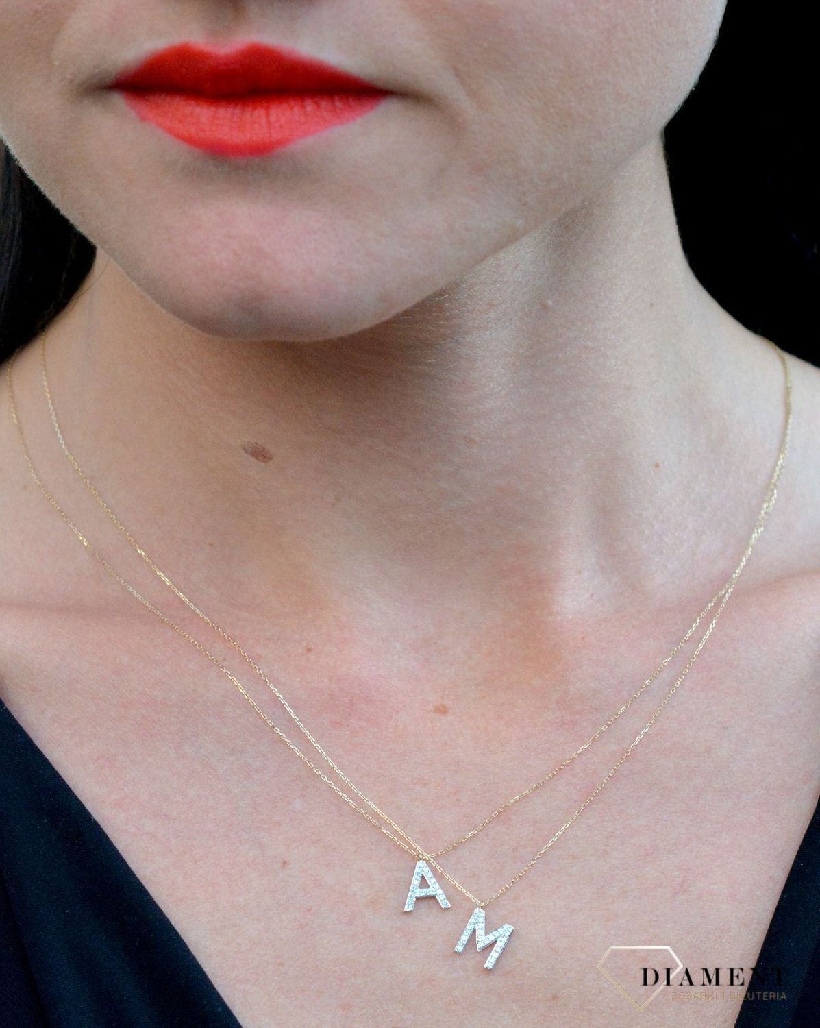 Złoty naszyjnik DIAMENT celebrytka 585 literka A, diamenty N09108 Y C. Złoty naszyjnik celebrytka z modną zawieszką w kształcie litery A.  09108N001-G1Q1.jpg