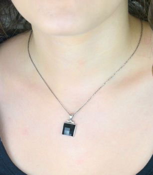 Ekskluzywny naszyjnik ze srebra 925 z czarnymi kryształami Swarovski® Jet. Regulowana długość, eleganckie wykończenie – idealny prezent dla niej! (2).JPG