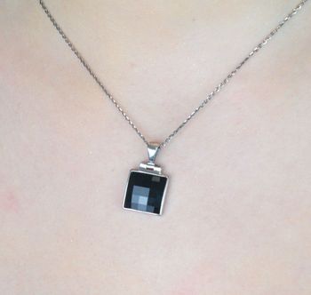 Ekskluzywny naszyjnik ze srebra 925 z czarnymi kryształami Swarovski® Jet. Regulowana długość, eleganckie wykończenie – idealny prezent dla niej! (3).JPG