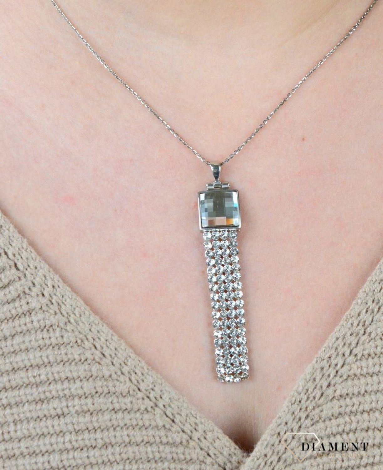 Srebrny naszyjnik z kryształem Swarovskiego w kolorze Crystal przód.jpg