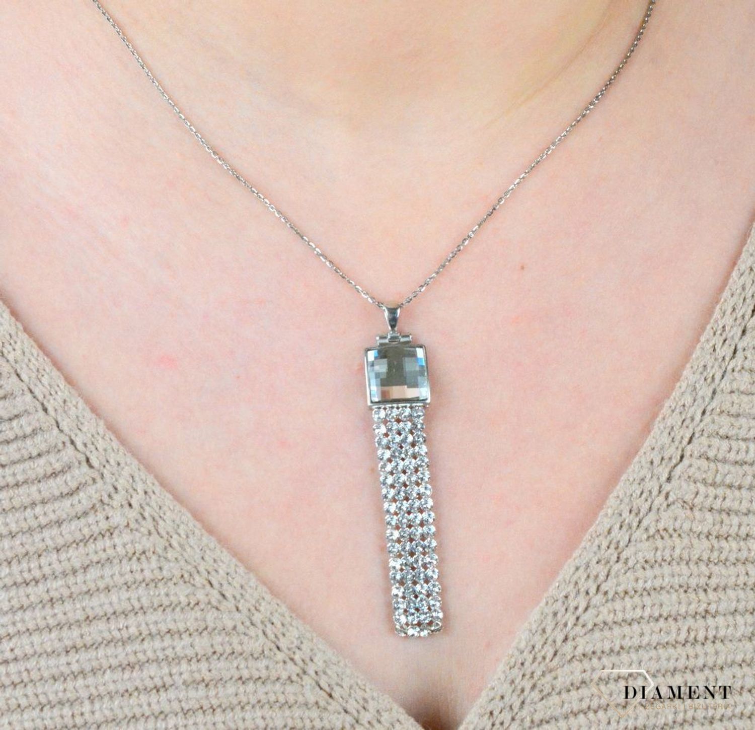 Srebrny naszyjnik z kryształem Swarovskiego w kolorze Crystal przód.jpg