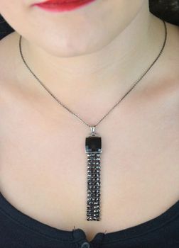 Naszyjnik z kryształami Swarovski® Jet i Jet Hematite, wykonany ze srebra próby 925. Długość łańcuszka 47 cm, wisiorek 7,5 cm. Idealny dodatek do eleganckiej stylizacji lub na prezent (2).JPG