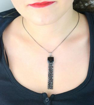 Naszyjnik z kryształami Swarovski® Jet i Jet Hematite, wykonany ze srebra próby 925. Długość łańcuszka 47 cm, wisiorek 7,5 cm. Idealny dodatek do eleganckiej stylizacji lub na prezent (5).JPG