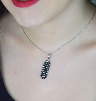 Srebrny naszyjnik Swarovski Stylish N1MESH3J z kryształami Jet Hematite. Elegancki design, długość 47 cm, wisiorek 4 cm. Idealny na prezent! (2).JPG