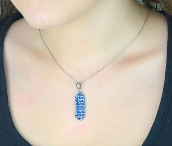 Srebrny naszyjnik z kryształem Swarovskiego w kolorze Sapphire N1MESH3SA. Naszyjnik wykonany ze srebra próby 925 oraz ekskluzywnych kryształów Swarovski® crystals w kolorze Sapphire (3).JPG