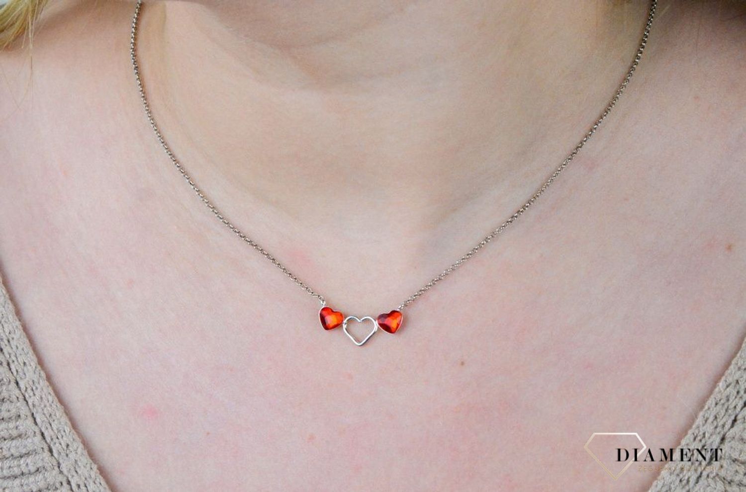 Srebrny naszyjnik trzy Czerwone Serca Swarovski Crystals 925 N280862LSI-S.jpeg