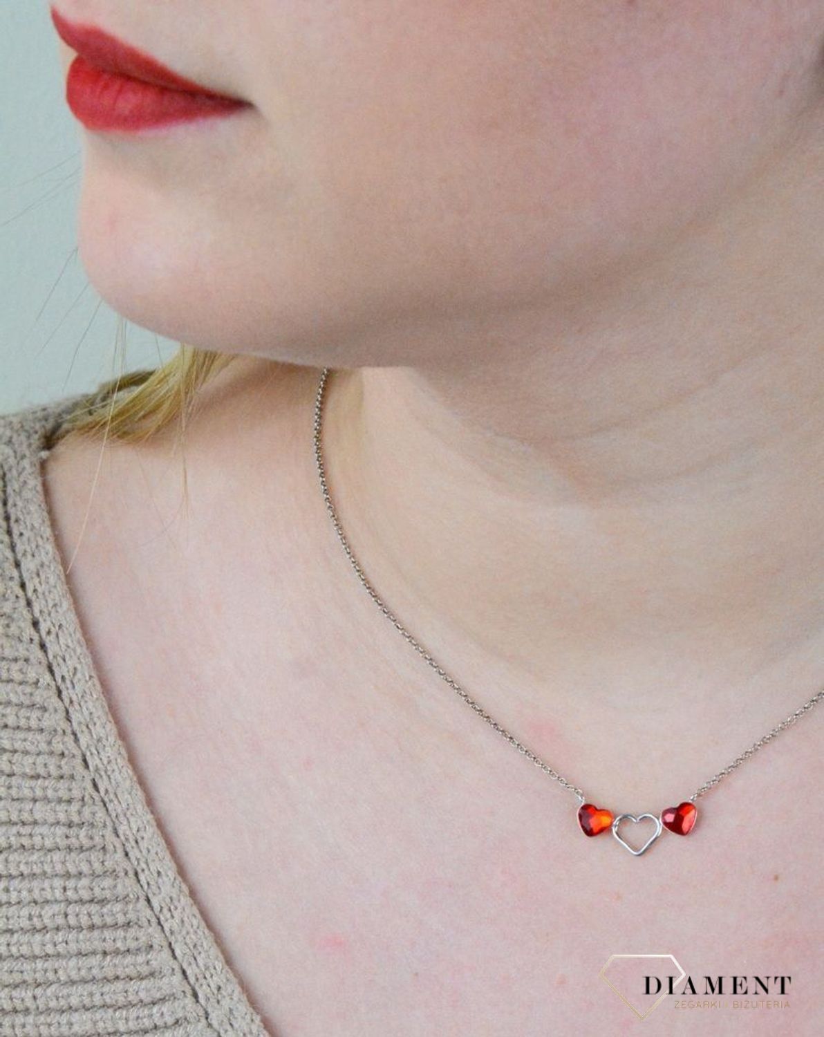 Srebrny naszyjnik trzy Czerwone Serca Swarovski Crystals 925 N280862LSI-S.jpeg