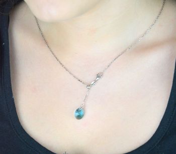 Stylowy naszyjnik Swarovski Ribes Indicolite N6028IN ze srebra 925 z oryginalnym kryształem Swarovski® w kolorze Indicolite. Regulowany łańcuszek 61 cm. Idealny na prezent (3).JPG