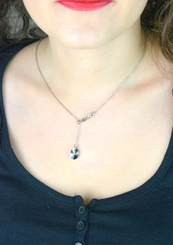 Naszyjnik ze srebra 925 z kryształem Swarovski® Silver Night. Stylowy i elegancki dodatek z regulowanym łańcuszkiem – idealny pomysł na prezent! (4).JPG