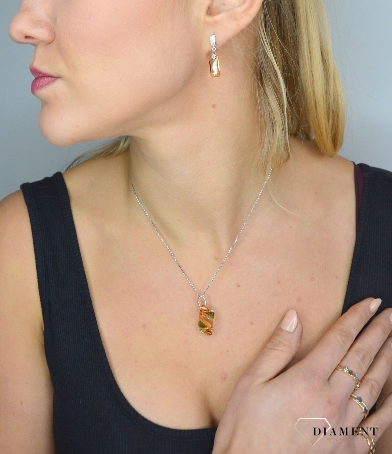 Naszyjnik srebrny Swarovski Golden Shadow N665022GS.jpg