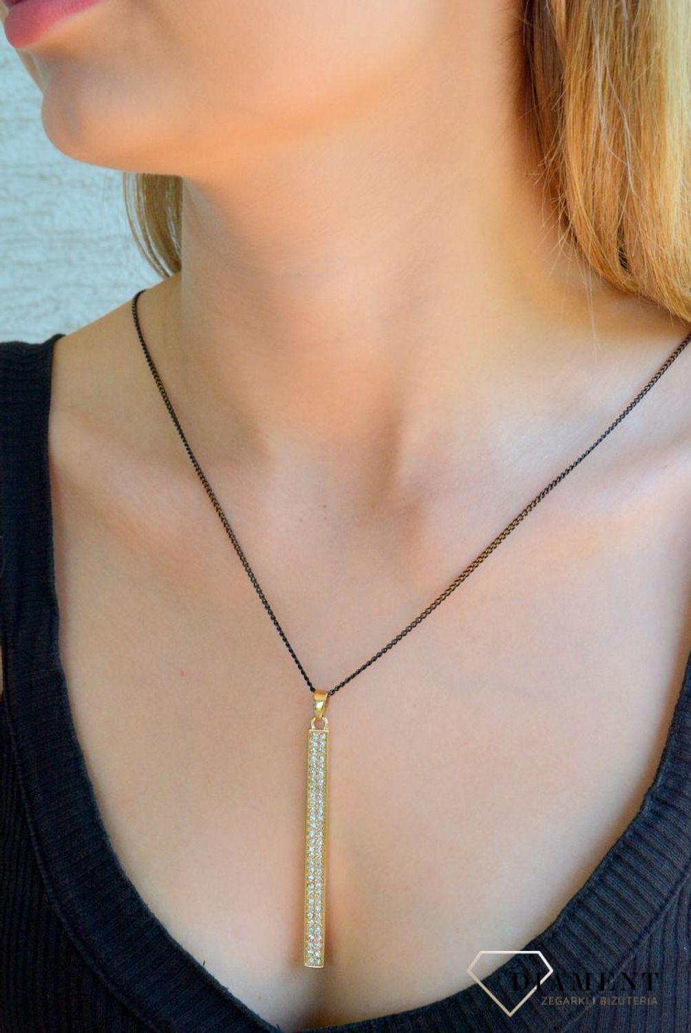 Naszyjnik damski złoto-czarny z długą zawieszką ozdobioną cyrkoniami 80 cm NASPATI001801200 (1).jpg