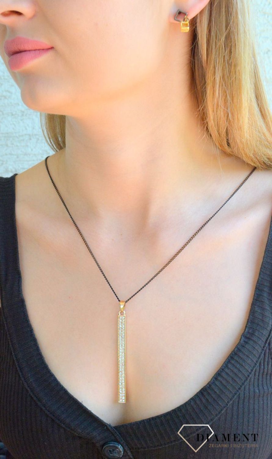 Naszyjnik damski złoto-czarny z długą zawieszką ozdobioną cyrkoniami 80 cm NASPATI001801200 (1).jpg