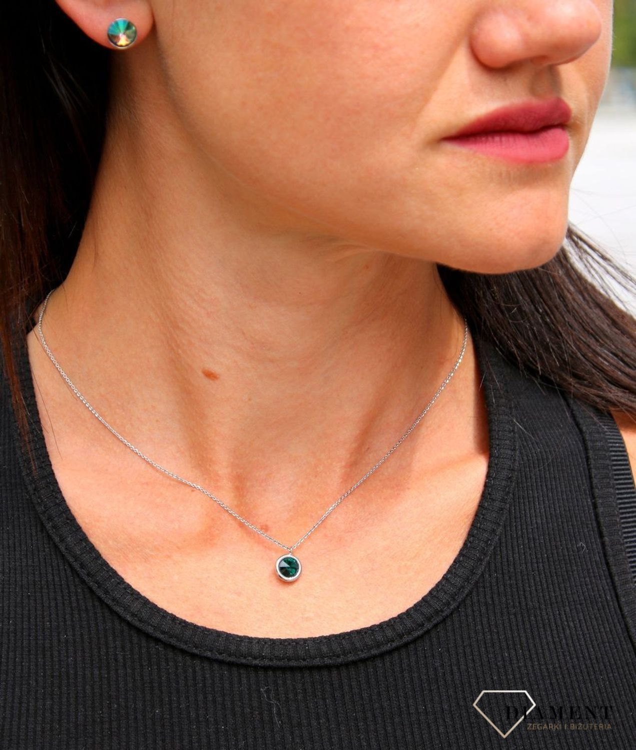 Naszyjnik Swarovski srebrny Urodzinowe Kamienie Emarald Okrągła zawieszka NB1122SS29EM.jpg