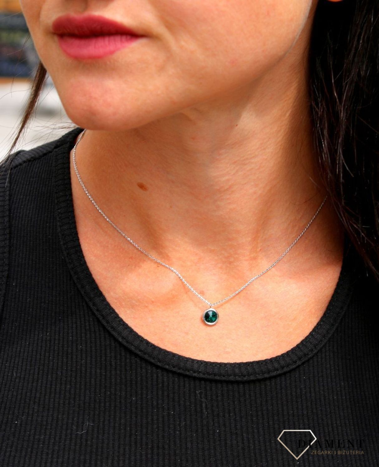 Naszyjnik Swarovski srebrny Urodzinowe Kamienie Emarald Okrągła zawieszka NB1122SS29EM.jpg