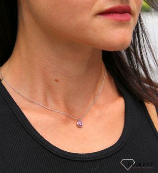 Naszyjnik Swarovski srebrny Urodzinowe Kamienie Pink Turmaline Okrągła zawieszka kolor Rose NB1122SS29R. Naszyjnik z kryształem Swarovskiego w kolorze różowym (2).JPG