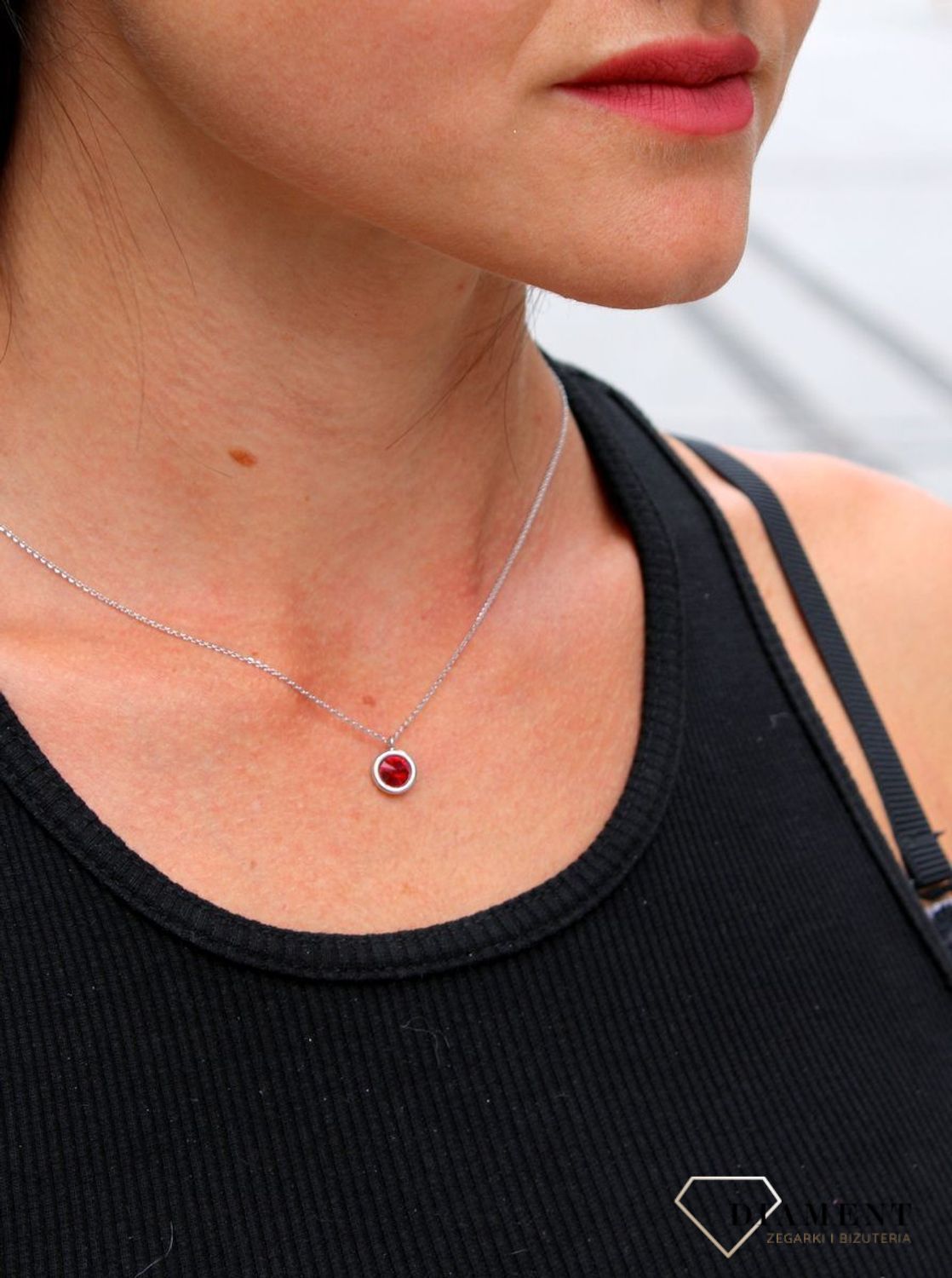 Naszyjnik Swarovski srebrny Urodzinowe Kamienie Ruby Okrągła zawieszka kolor Scarlet NB1122SS29SC.jpg