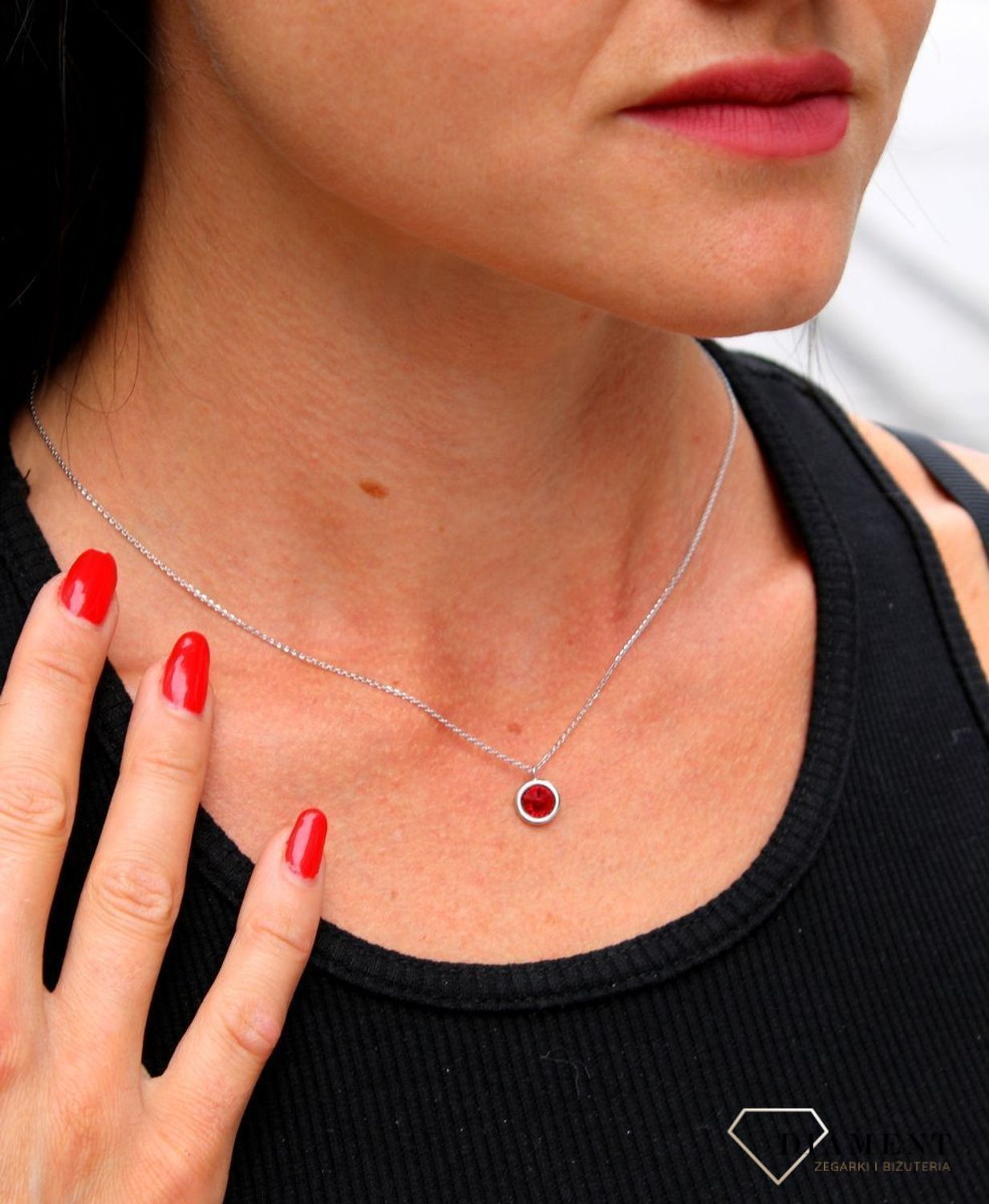 Naszyjnik Swarovski srebrny Urodzinowe Kamienie Ruby Okrągła zawieszka kolor Scarlet NB1122SS29SC.jpg